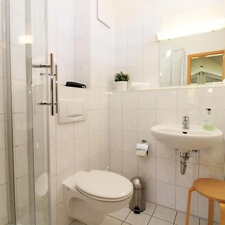 Haus Triton 1 *