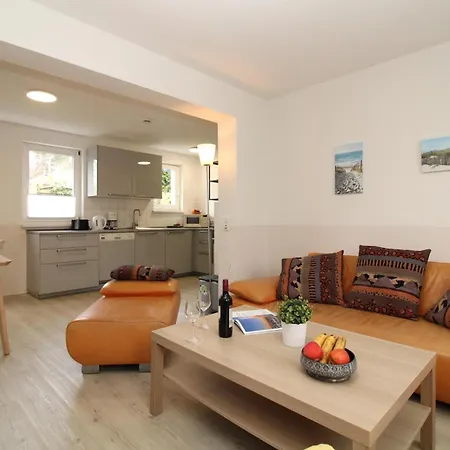 Haus Triton 1 *